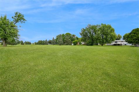 1512 Rainbow Drive Belle Plaine IA 52208