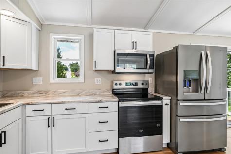1512 Rainbow Drive Belle Plaine IA 52208