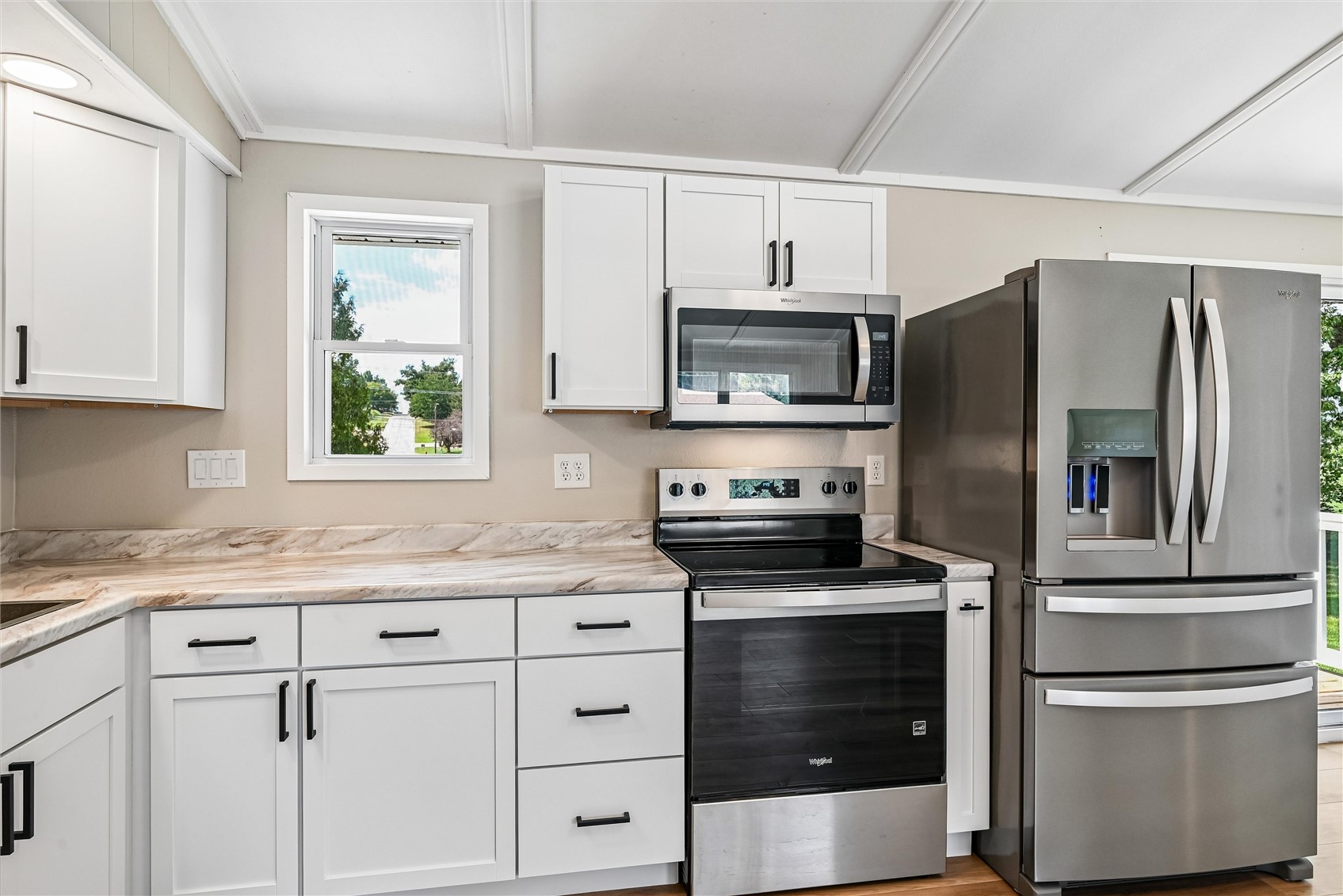 1512 Rainbow Drive Belle Plaine IA 52208
