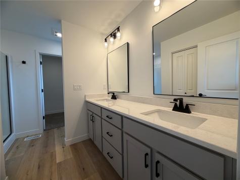 1306 E Gable Way Tiffin IA 52340