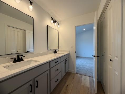 1306 E Gable Way Tiffin IA 52340