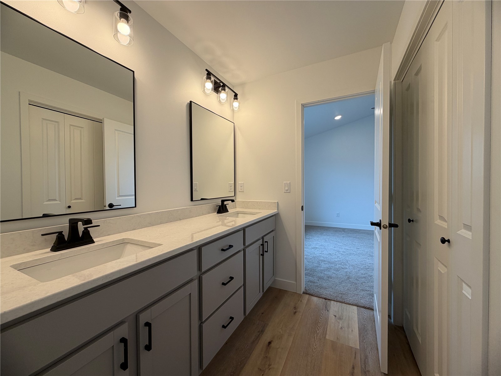 1306 E Gable Way Tiffin IA 52340
