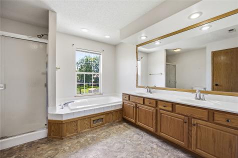 7916 Gray Fox Drive NE Cedar Rapids IA 58240