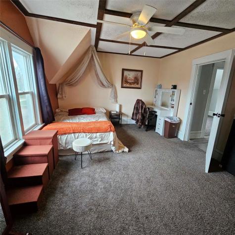 319 NW 2nd Street Oelwein IA 50662
