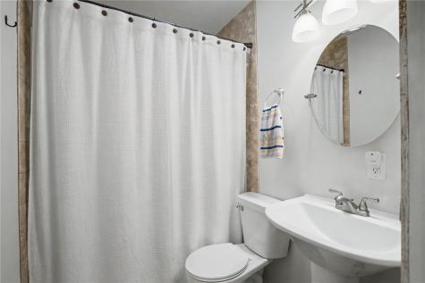 1626 Hollywood Boulevard NE Cedar Rapids IA 52402