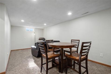1626 Hollywood Boulevard NE Cedar Rapids IA 52402