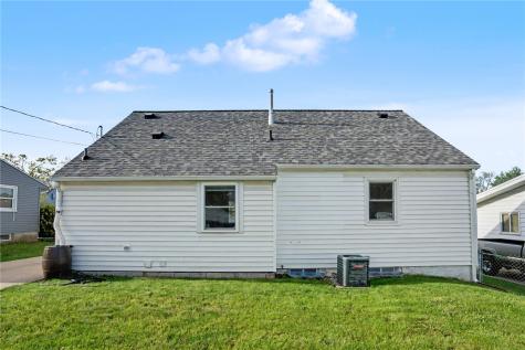 1626 Hollywood Boulevard NE Cedar Rapids IA 52402