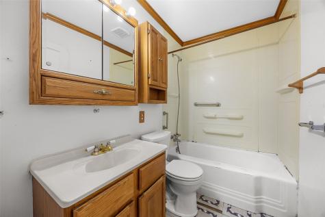 3746 Kencrest Drive NE Cedar Rapids IA 52402