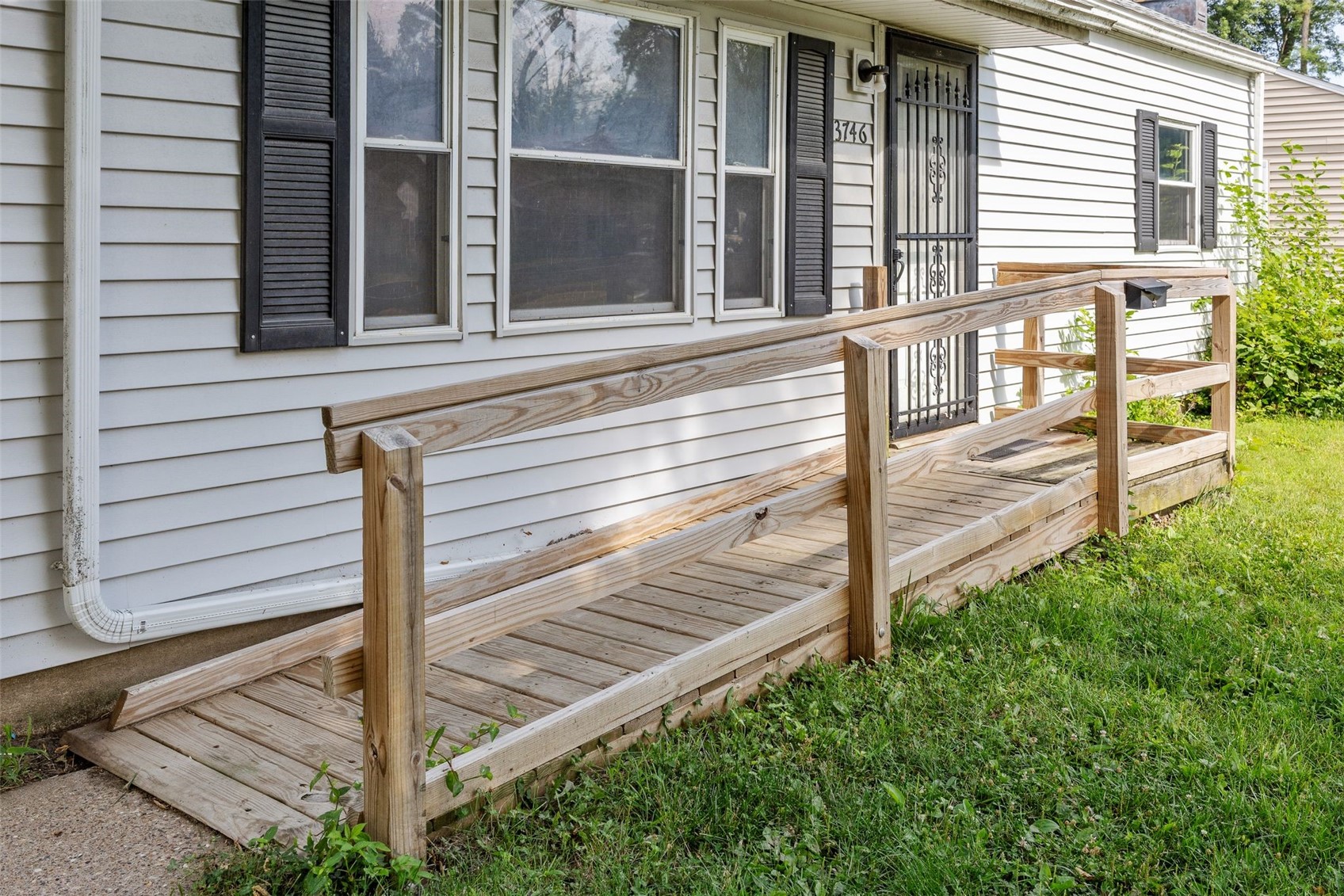 3746 Kencrest Drive NE Cedar Rapids IA 52402