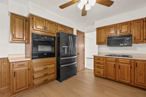 1077 Milstead Drive Hiawatha IA 52233