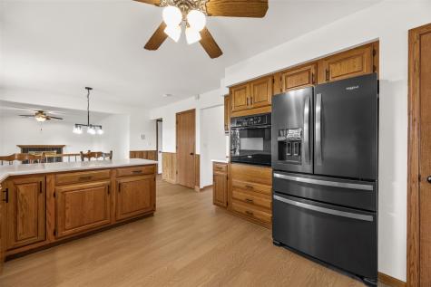 1077 Milstead Drive Hiawatha IA 52233