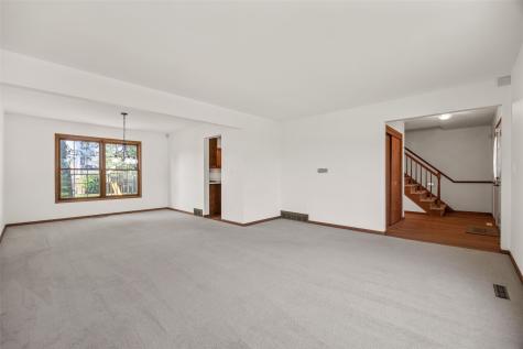 1077 Milstead Drive Hiawatha IA 52233