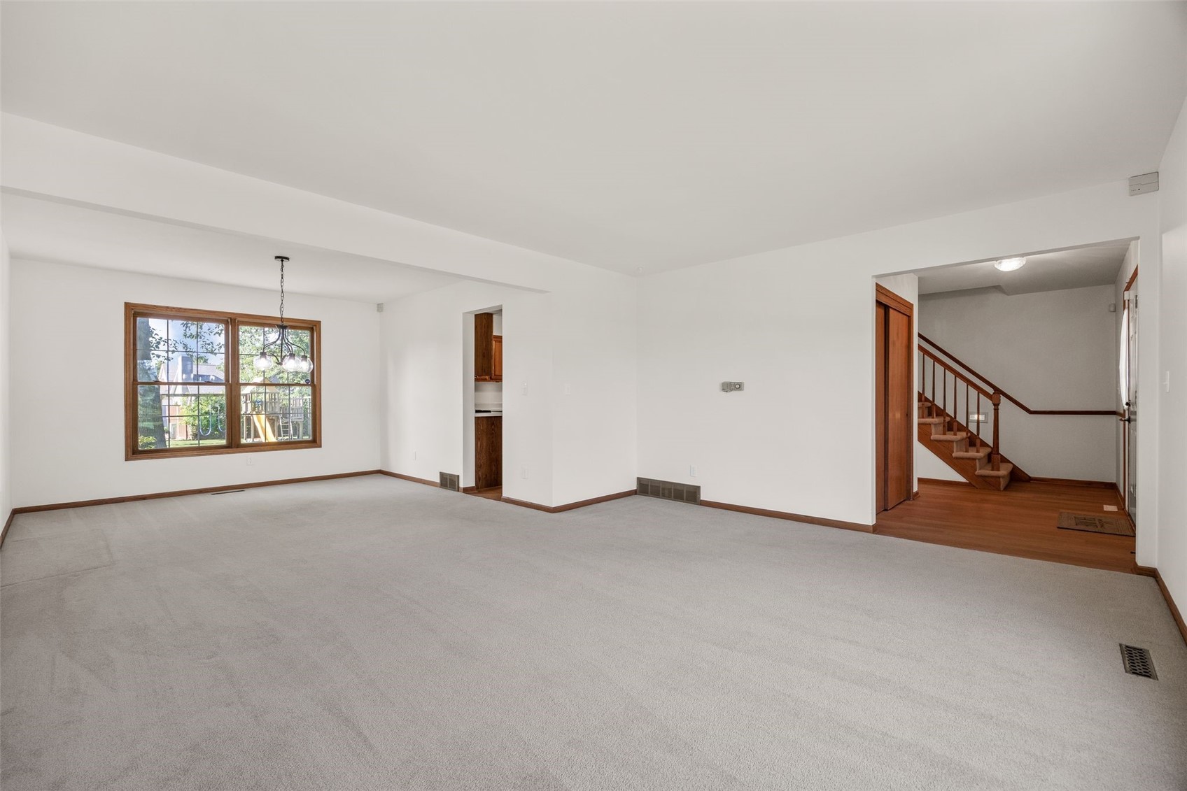 1077 Milstead Drive Hiawatha IA 52233
