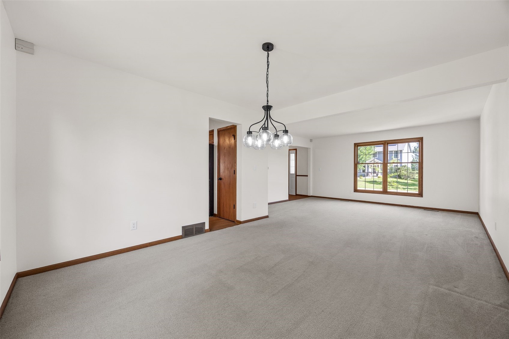 1077 Milstead Drive Hiawatha IA 52233