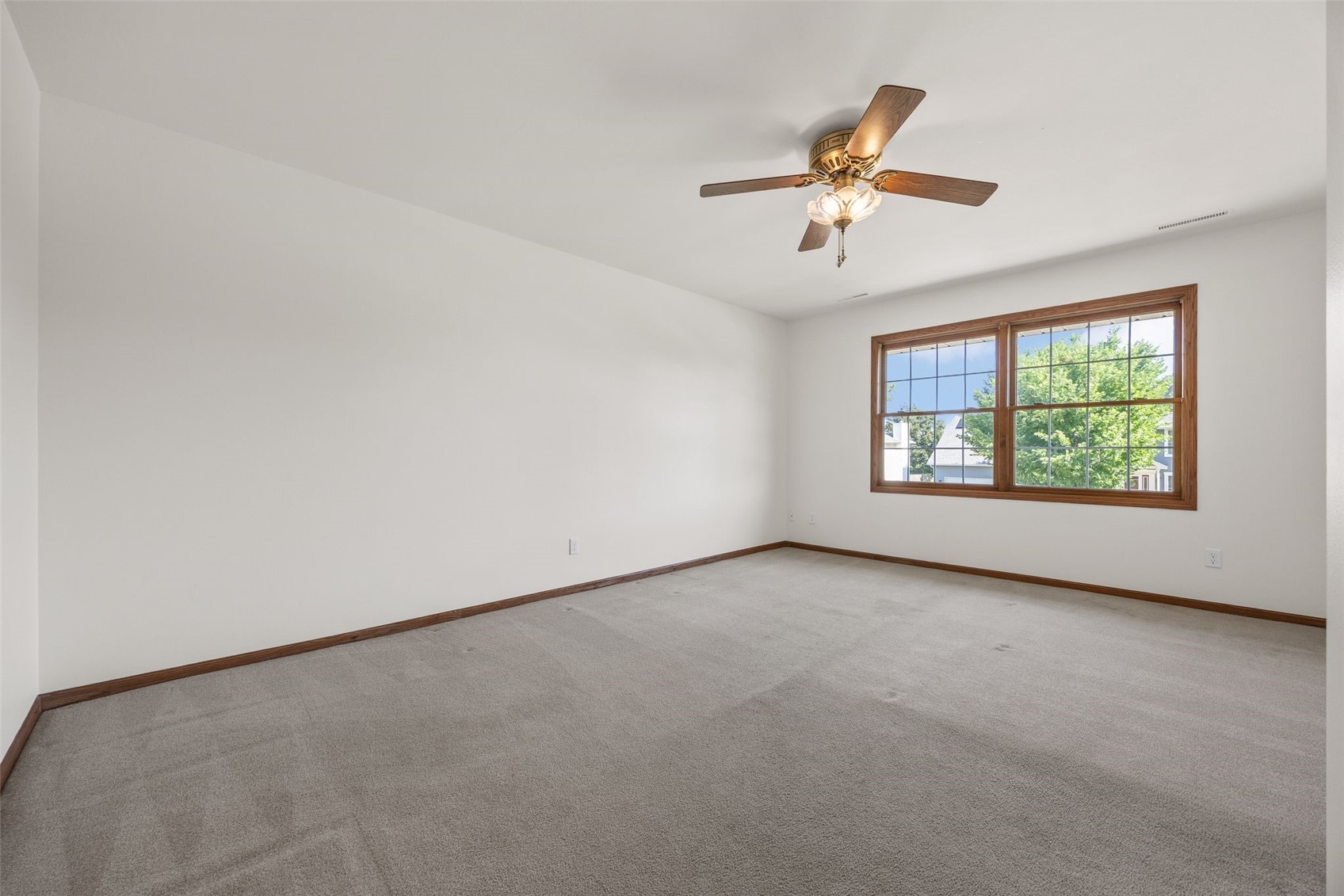 1077 Milstead Drive Hiawatha IA 52233