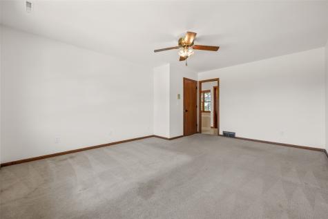 1077 Milstead Drive Hiawatha IA 52233