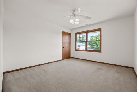 1077 Milstead Drive Hiawatha IA 52233
