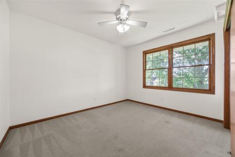 1077 Milstead Drive Hiawatha IA 52233