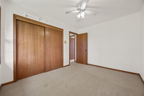 1077 Milstead Drive Hiawatha IA 52233