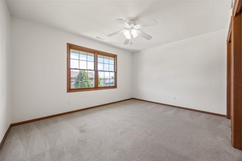 1077 Milstead Drive Hiawatha IA 52233