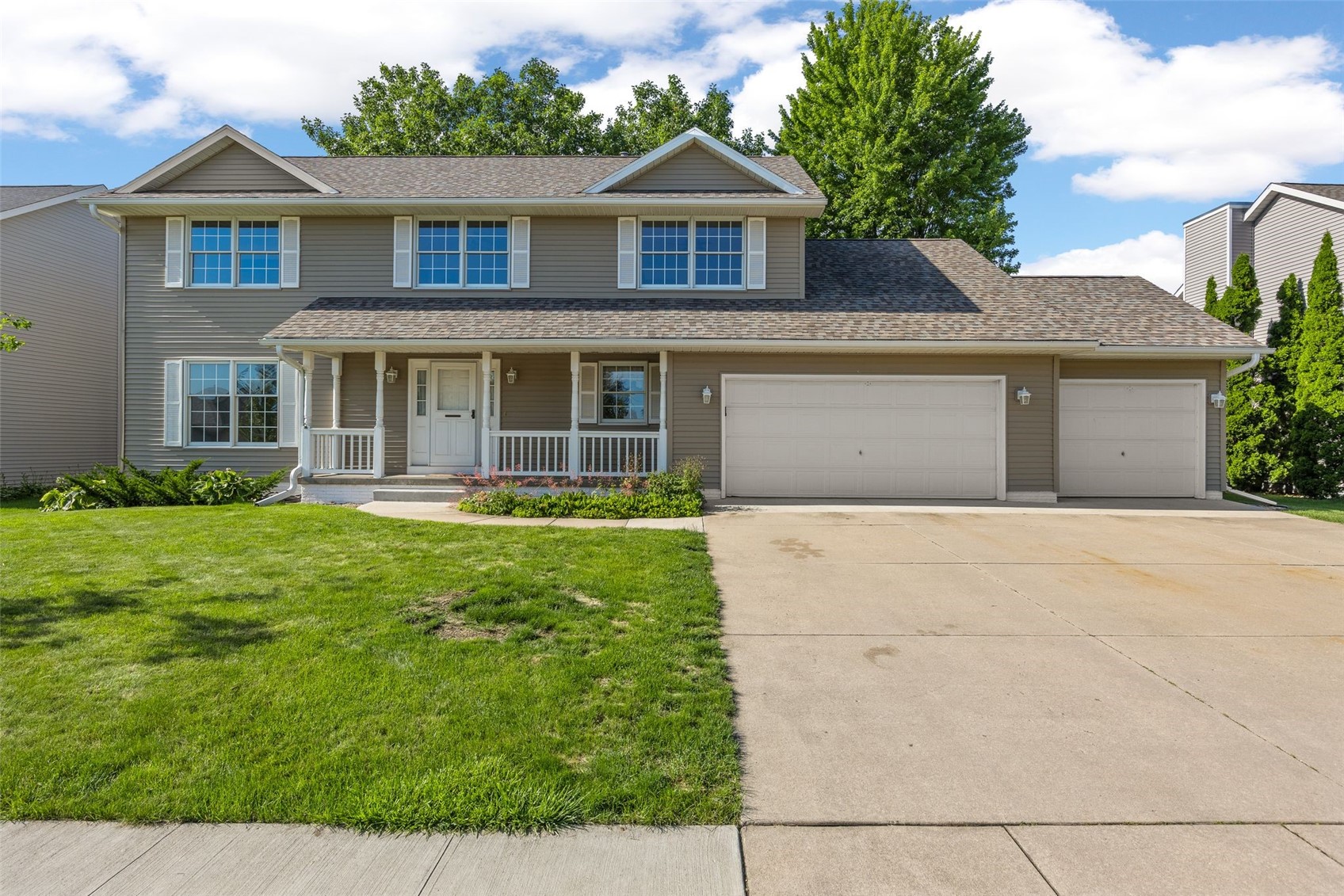 1077 Milstead Drive Hiawatha IA 52233
