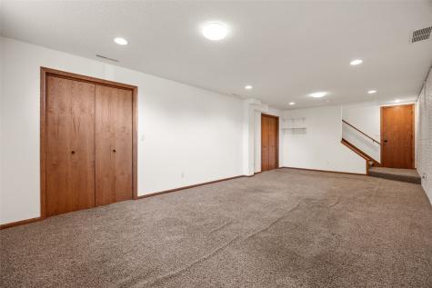 1077 Milstead Drive Hiawatha IA 52233