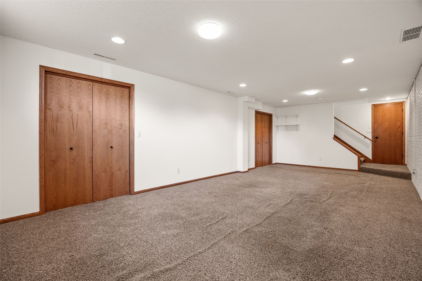 1077 Milstead Drive Hiawatha IA 52233
