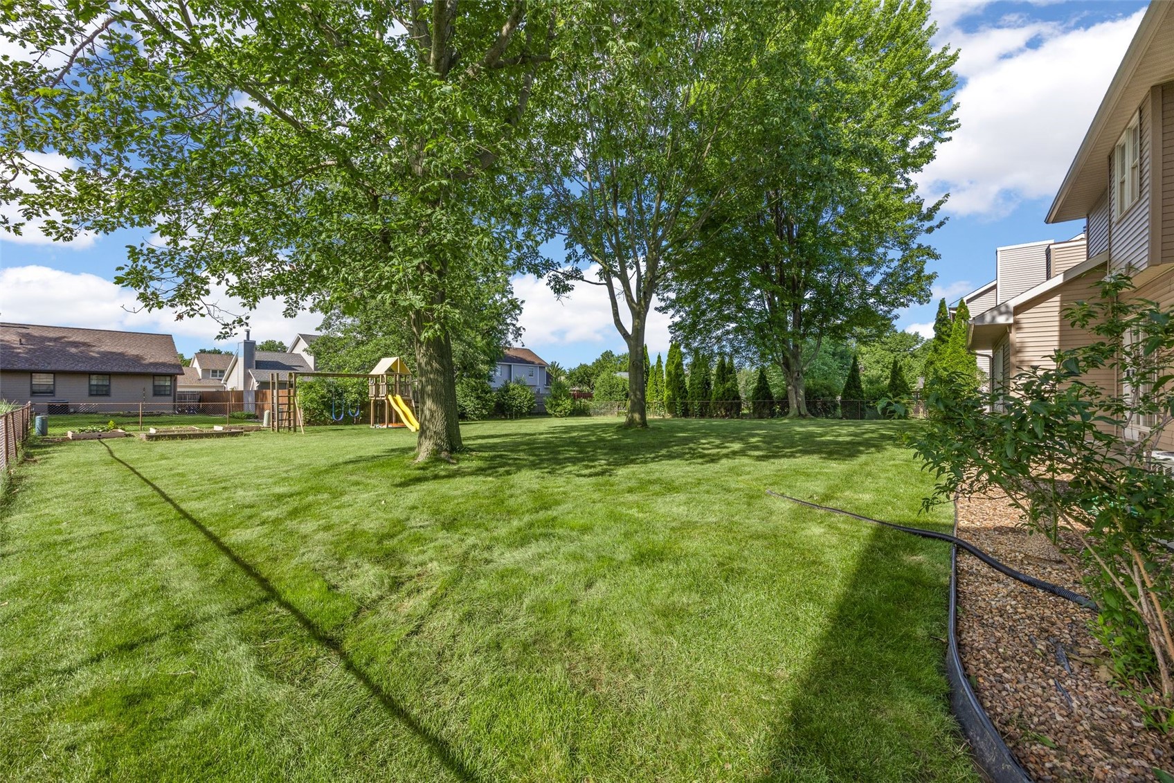 1077 Milstead Drive Hiawatha IA 52233