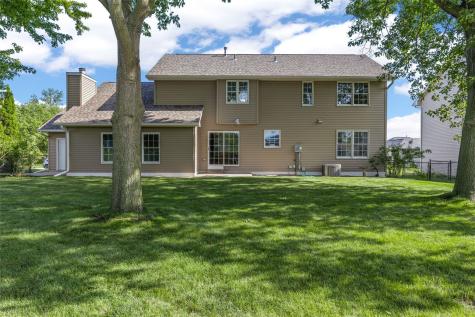 1077 Milstead Drive Hiawatha IA 52233