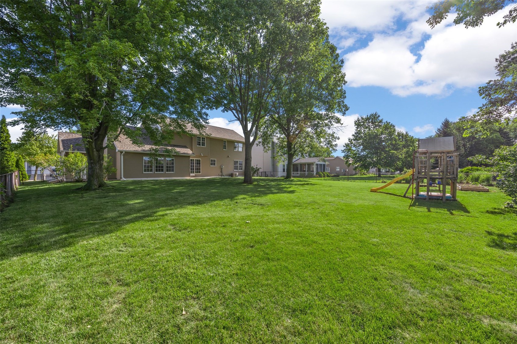 1077 Milstead Drive Hiawatha IA 52233