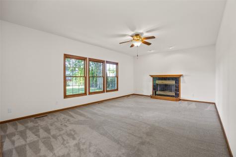 1077 Milstead Drive Hiawatha IA 52233