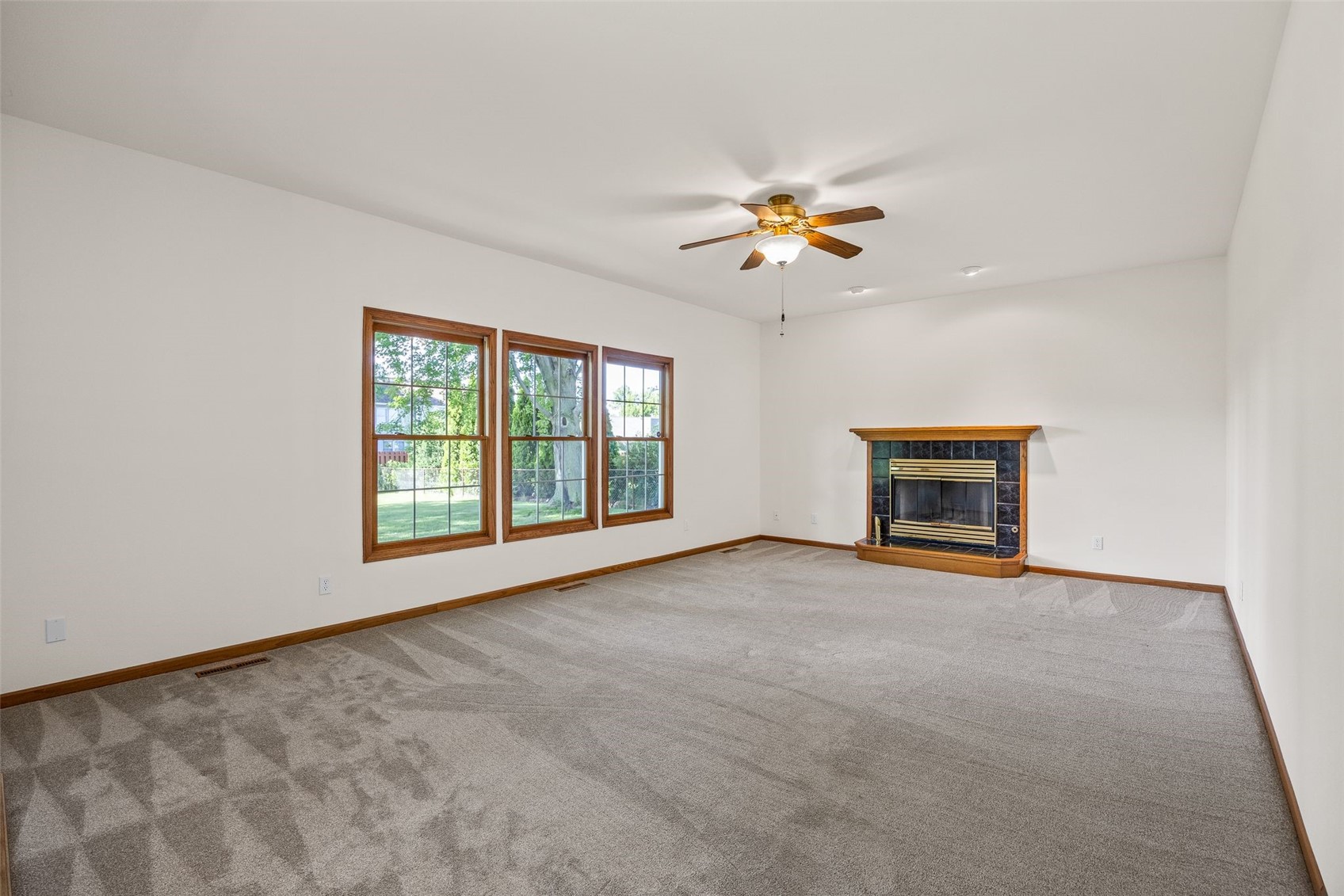 1077 Milstead Drive Hiawatha IA 52233