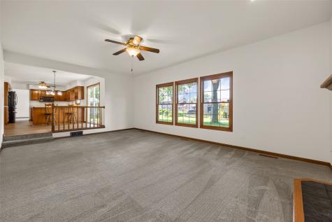 1077 Milstead Drive Hiawatha IA 52233