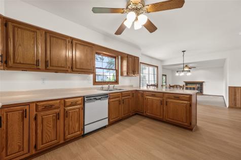 1077 Milstead Drive Hiawatha IA 52233
