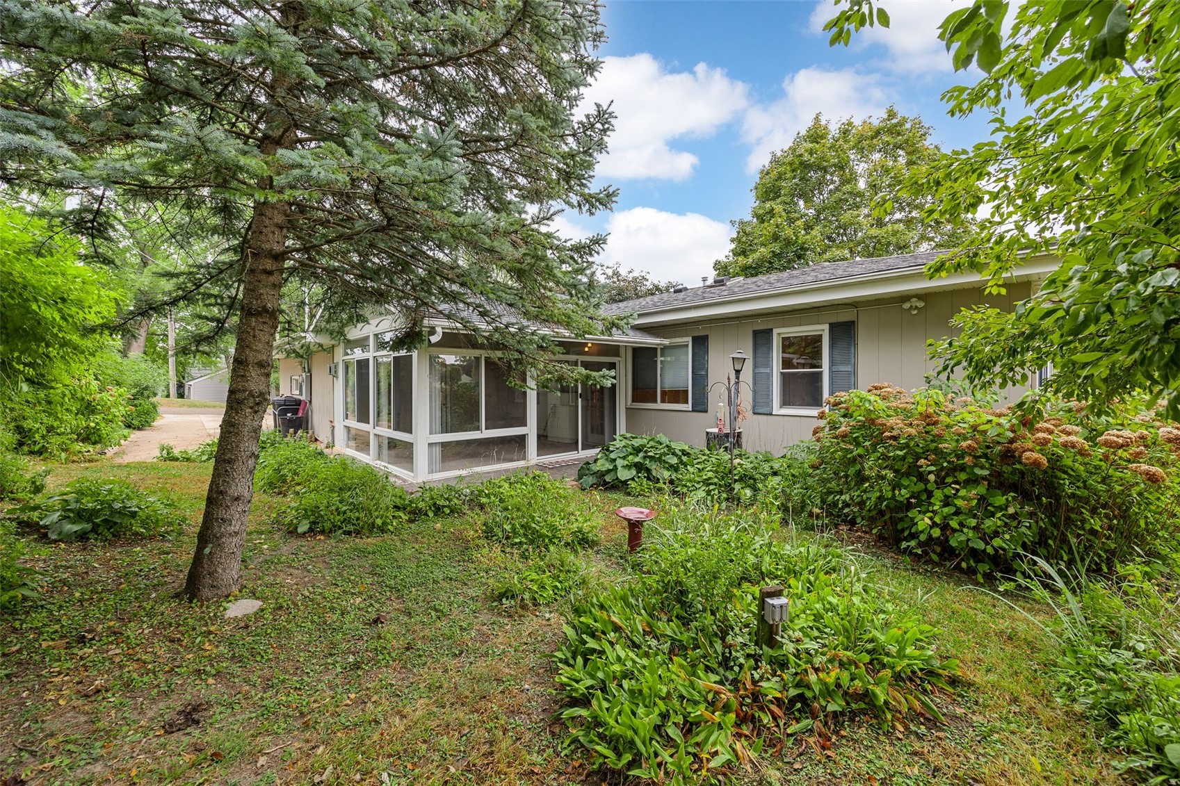 1108 E 3rd Street Anamosa IA 52205
