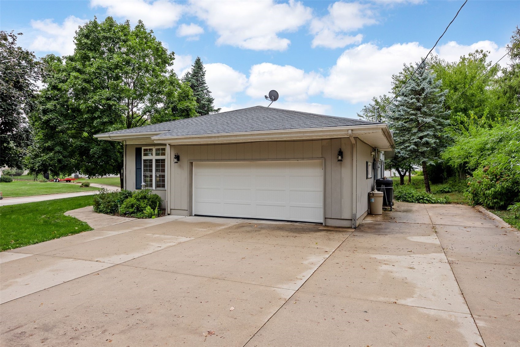 1108 E 3rd Street Anamosa IA 52205
