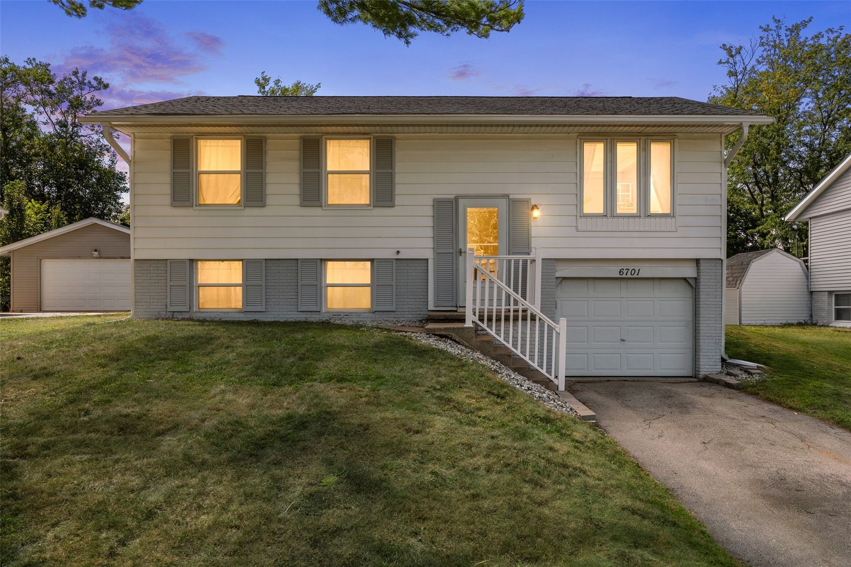 6701 Arbor Lane NE Cedar Rapids IA 52402