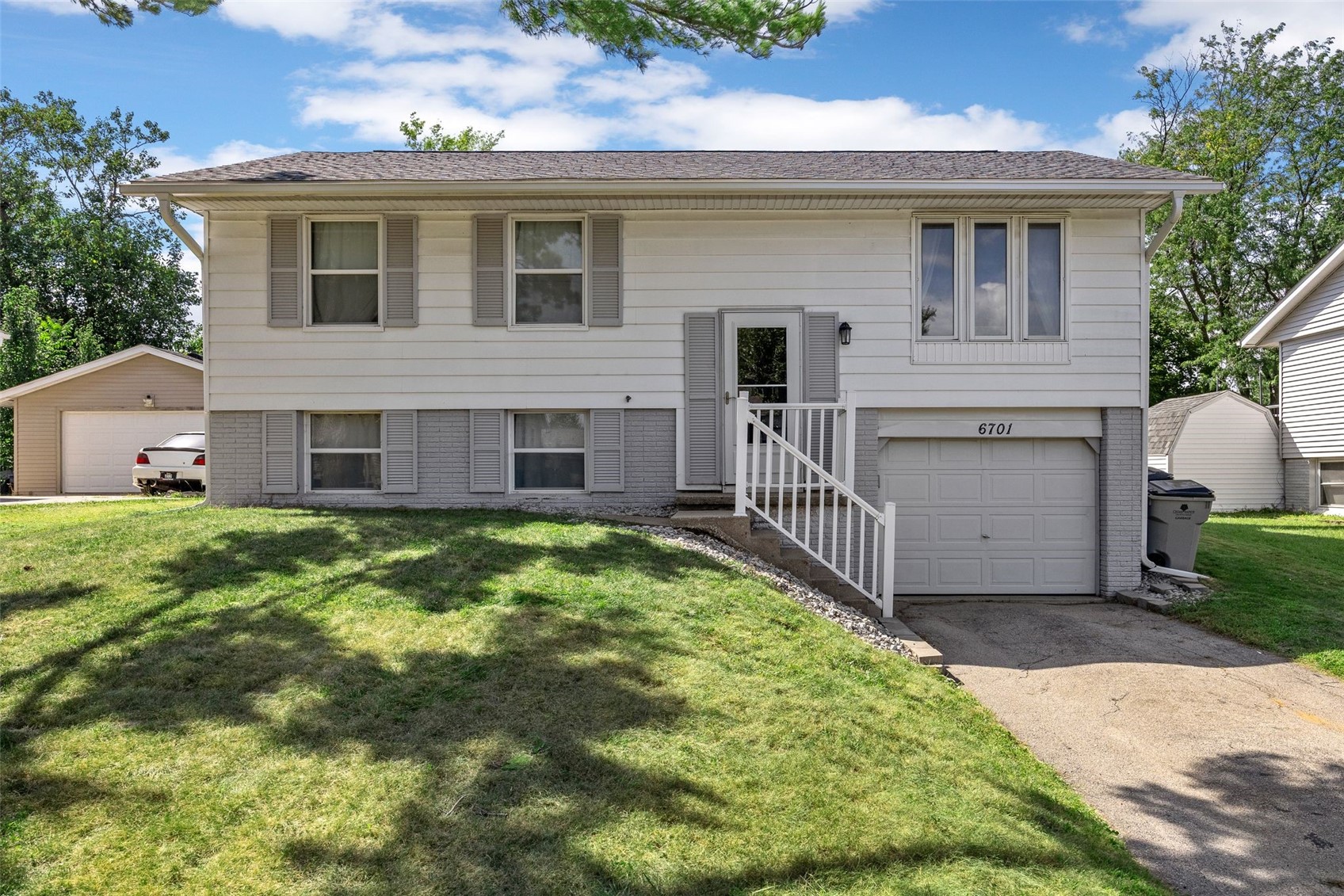 6701 Arbor Lane NE Cedar Rapids IA 52402