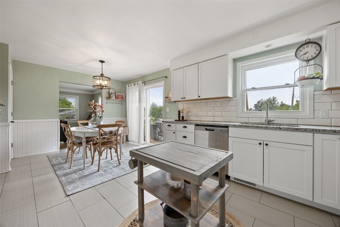 745 Eastview Drive Robins IA 52328