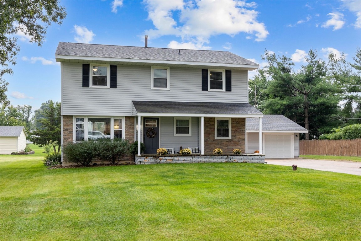745 Eastview Drive Robins IA 52328