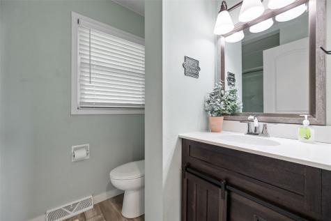 745 Eastview Drive Robins IA 52328