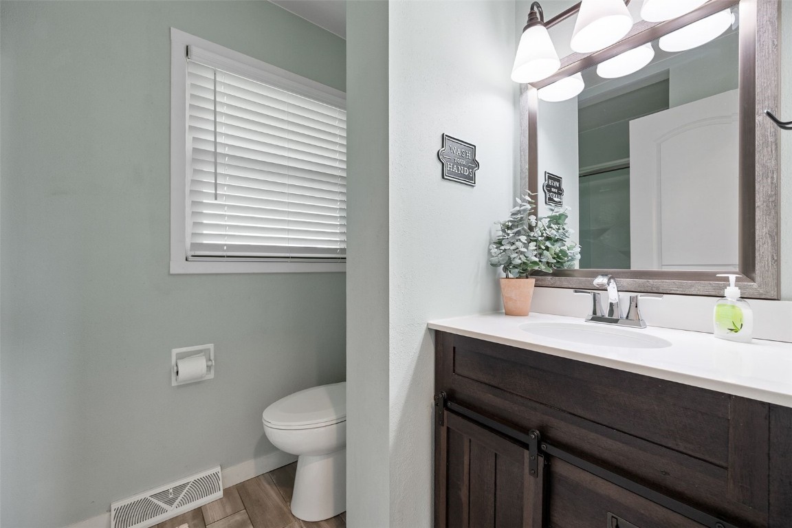 745 Eastview Drive Robins IA 52328