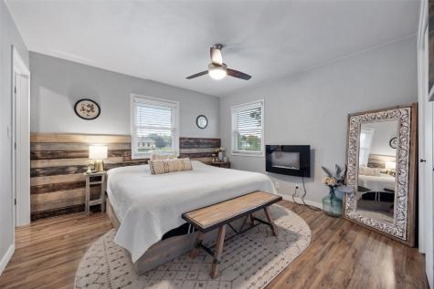 745 Eastview Drive Robins IA 52328