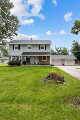 745 Eastview Drive Robins IA 52328