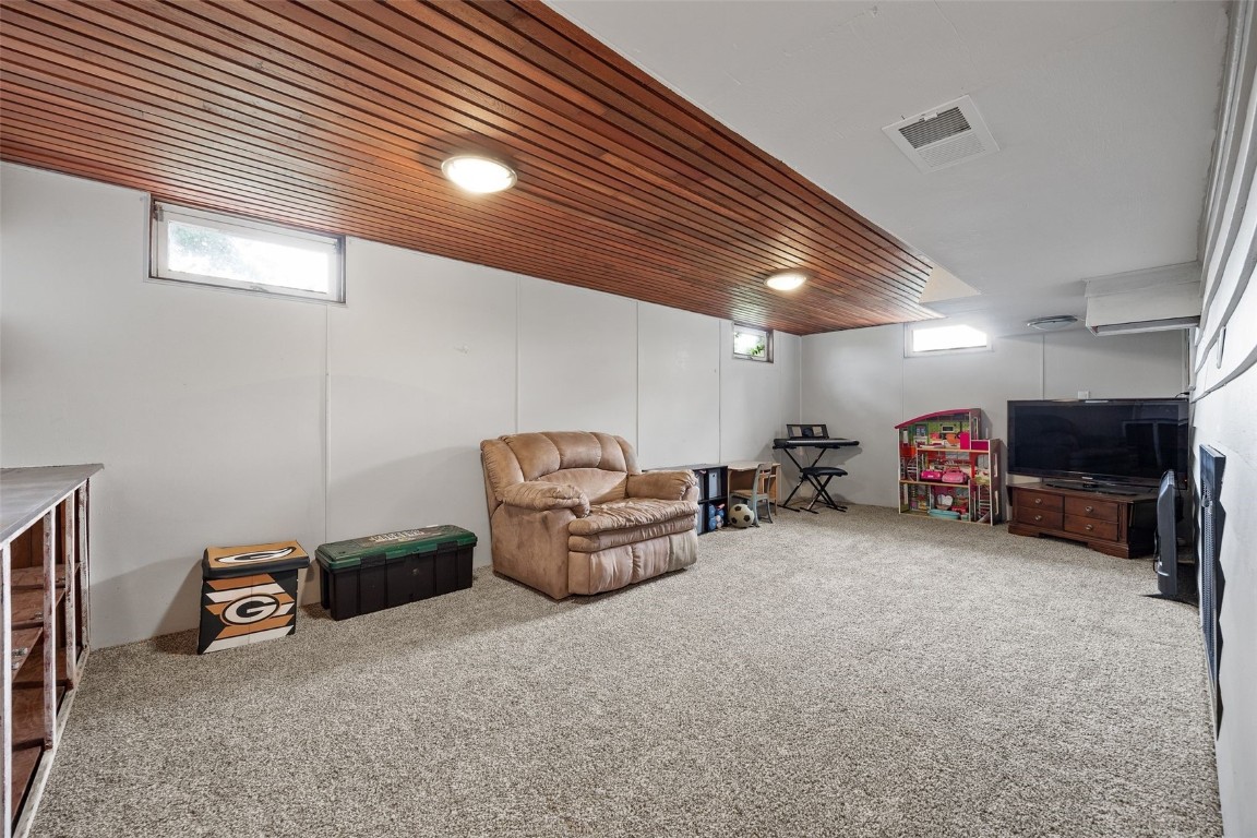 745 Eastview Drive Robins IA 52328