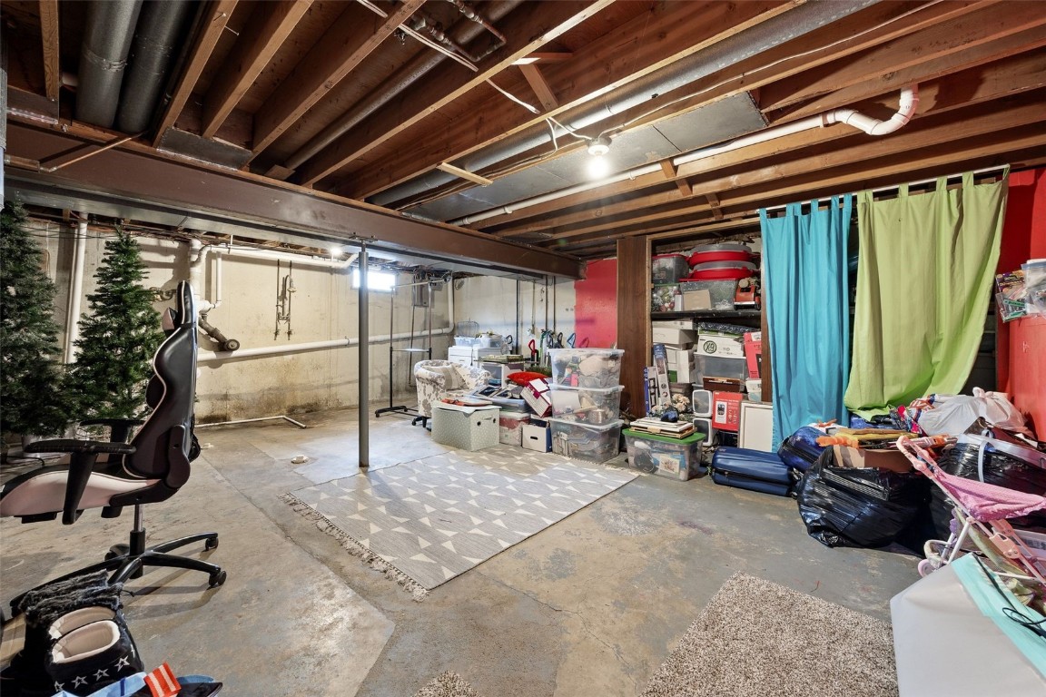 745 Eastview Drive Robins IA 52328
