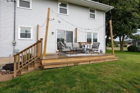 745 Eastview Drive Robins IA 52328