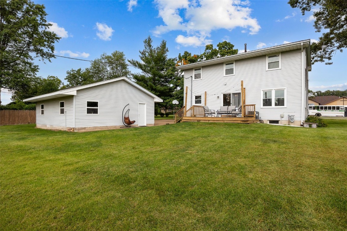 745 Eastview Drive Robins IA 52328