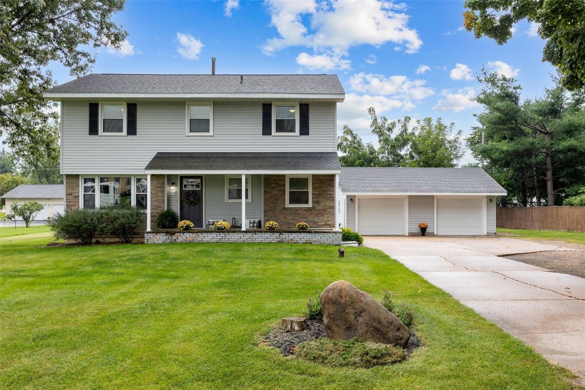 745 Eastview Drive Robins IA 52328