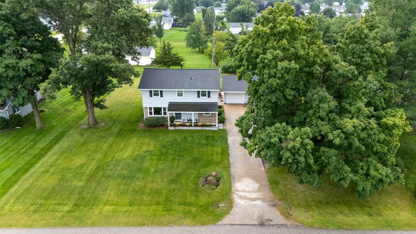 745 Eastview Drive Robins IA 52328